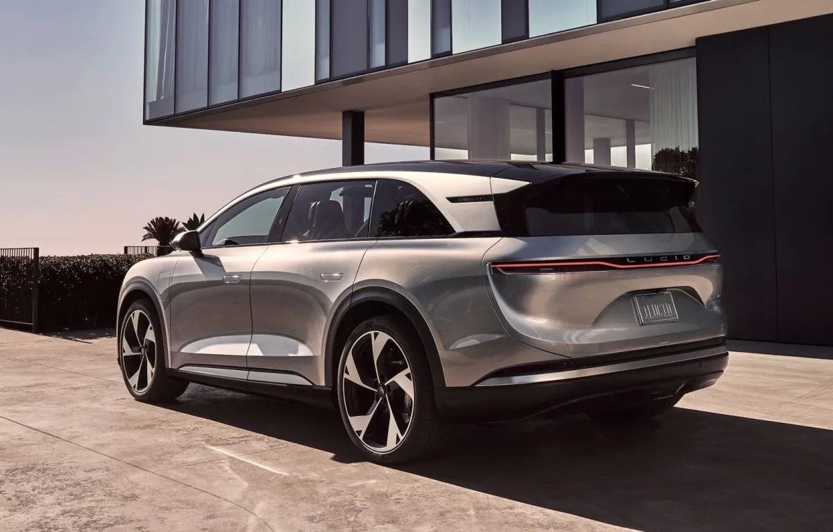 Lucid Motors rechemește în service peste 4.000 de SUV-uri Gravity din cauza centurilor de siguranță sudate necorespunzător