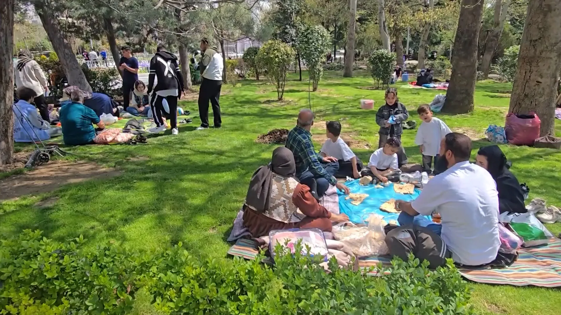Iranienii celebrează Anul Nou în parcuri, în ciuda atacurilor în curs de desfășurare