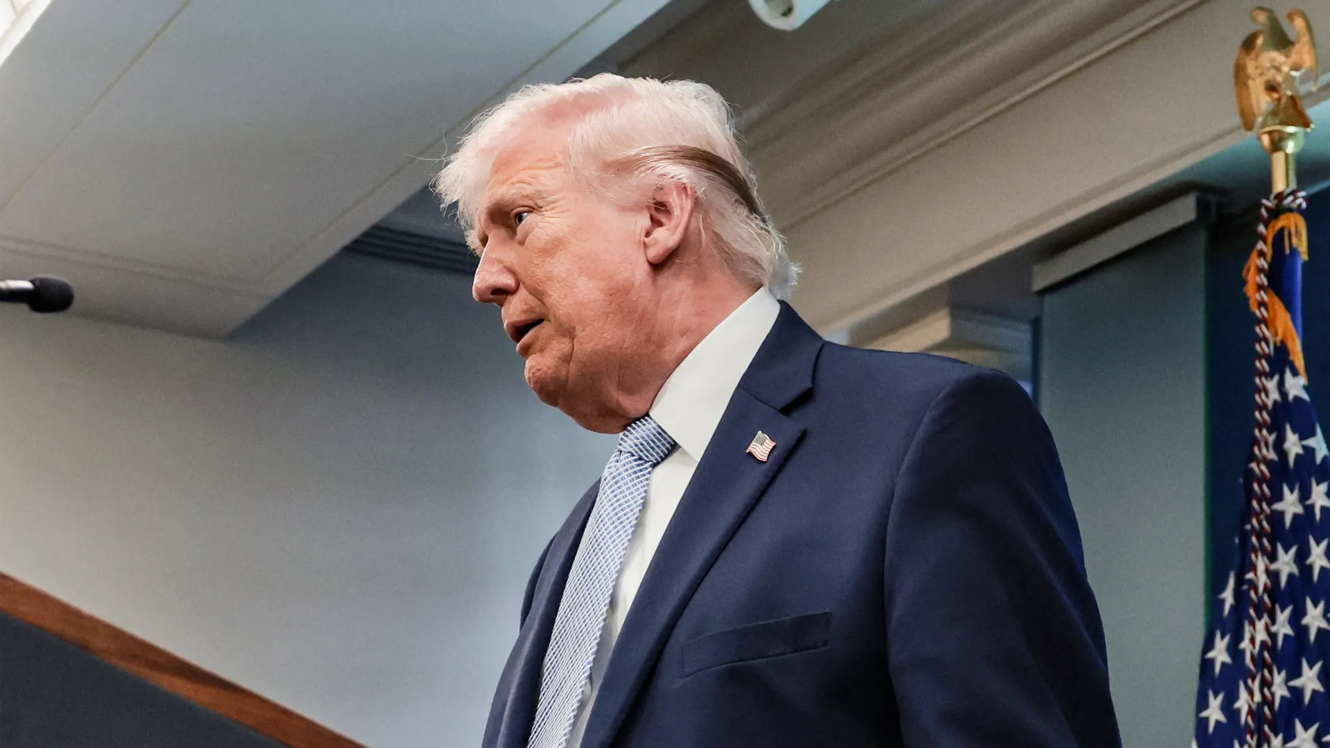 Trump acceptă să înceteze atacurile asupra Iranului dacă Strâmtoarea Ormuz este redeschisă