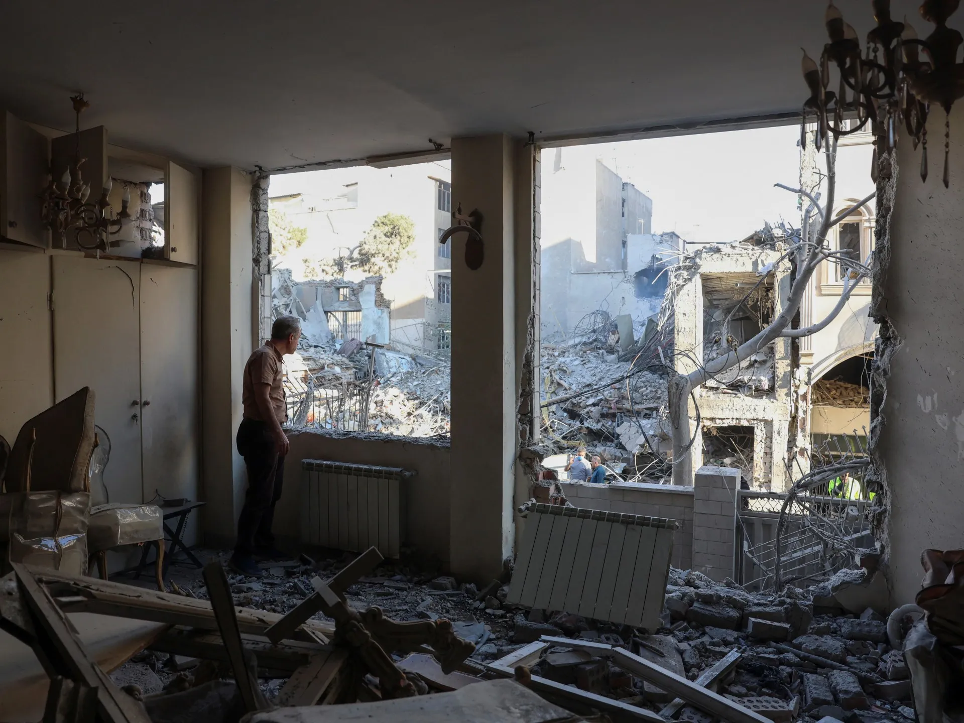 Refugiată în propriul meu oraș: Supraviețuirea printre bombardamentele din Tehran, alături de pisica mea