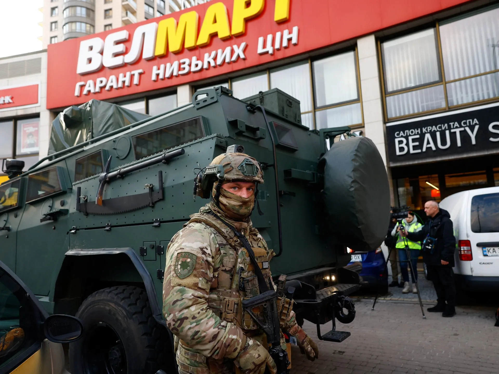 Tragedie la Kiev: Un atacator a ucis șase persoane și a luat ostatici, fiind împușcat de poliție