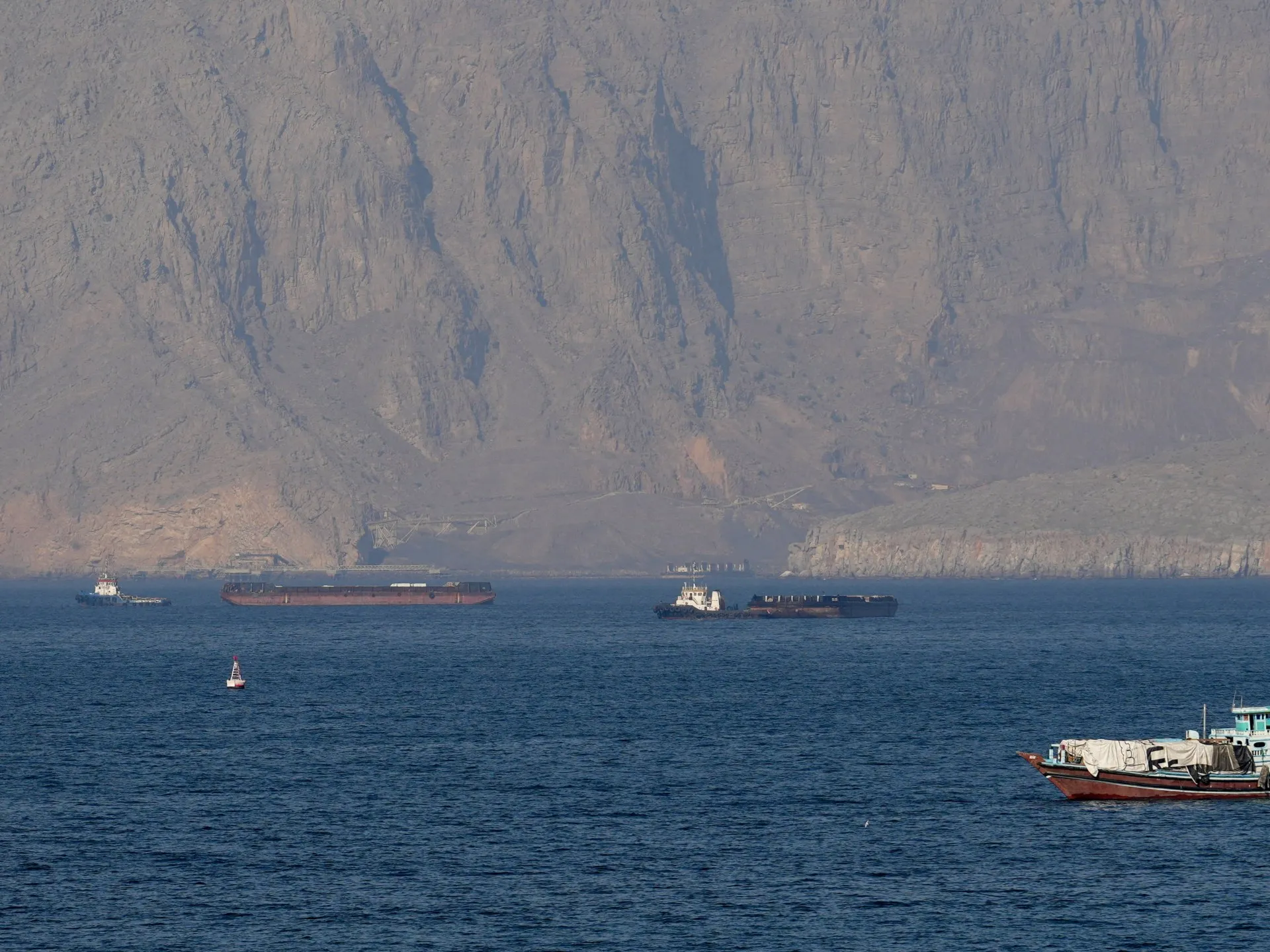 Iranul ordonă unei nave indiene să abandoneze trecerea prin Strâmtoarea Hormuz