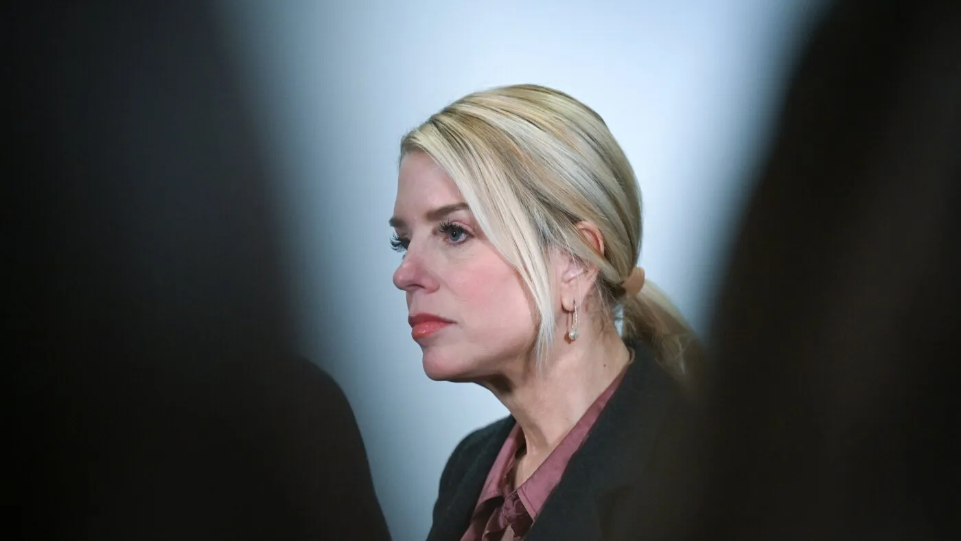 Departamentul de Justiție vrea să protejeze avocații săi de supravegherea externă – criticii avertizează: se pierde un ultim control independență