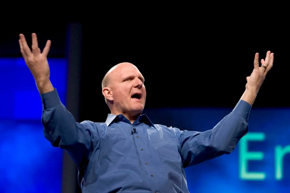 Steve Ballmer îl critică pe fondatorul pe care l-a susținut și care a pledat vinovat de fraudă: „Am fost păcălit și mă simt prost”