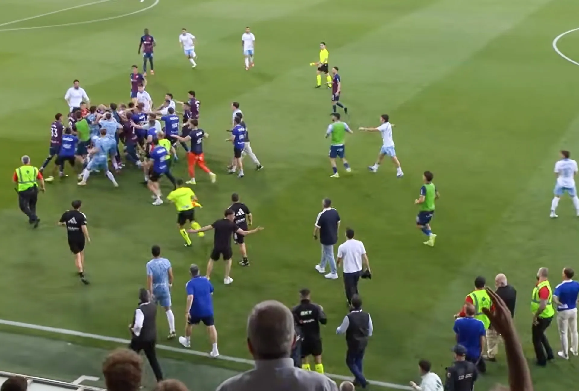 Portarul lui Real Zaragoza, Esteban Andrada, riscă o suspendare lungă după ce a lovit un jucător advers într-un derby din La Liga 2