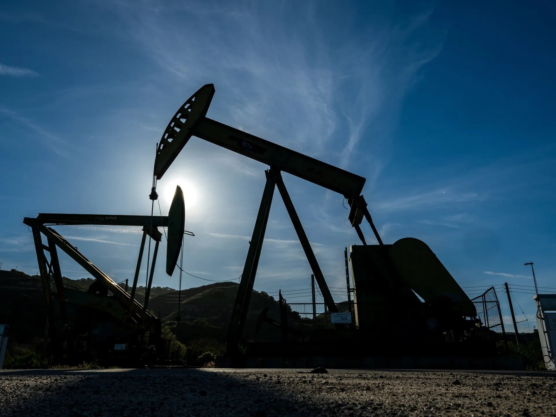 Prețurile petrolului continuă să crească, în ciuda propunerii Iranului de redeschidere a Strâmtorii Hormuz