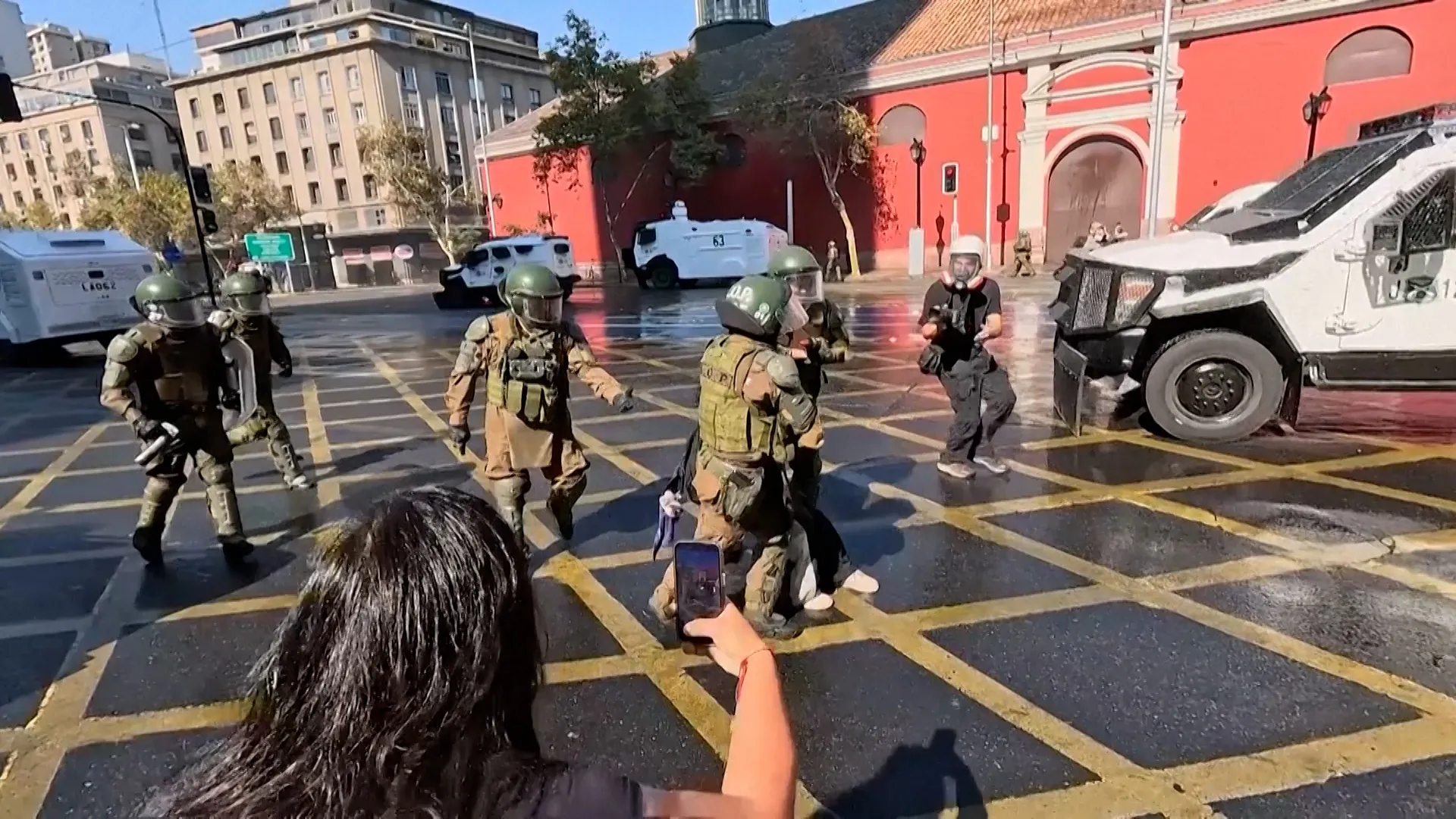 Chile: Poliția folosește tunuri cu apă împotriva protestatarilor studenți