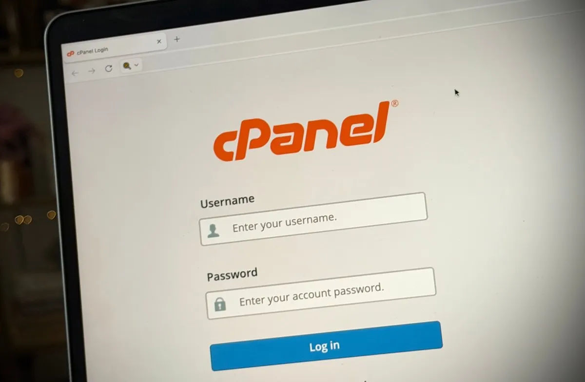 Hackerii exploatează activ o vulnerabilitate critică în cPanel, folosit de milioane de site-uri