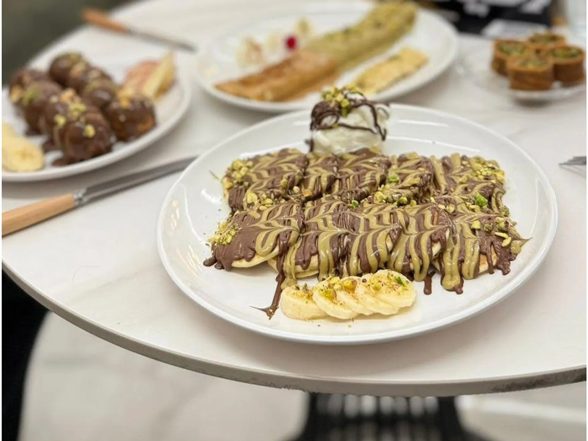 Fața întunecată a noilor cafenele și restaurante de lux din Gaza