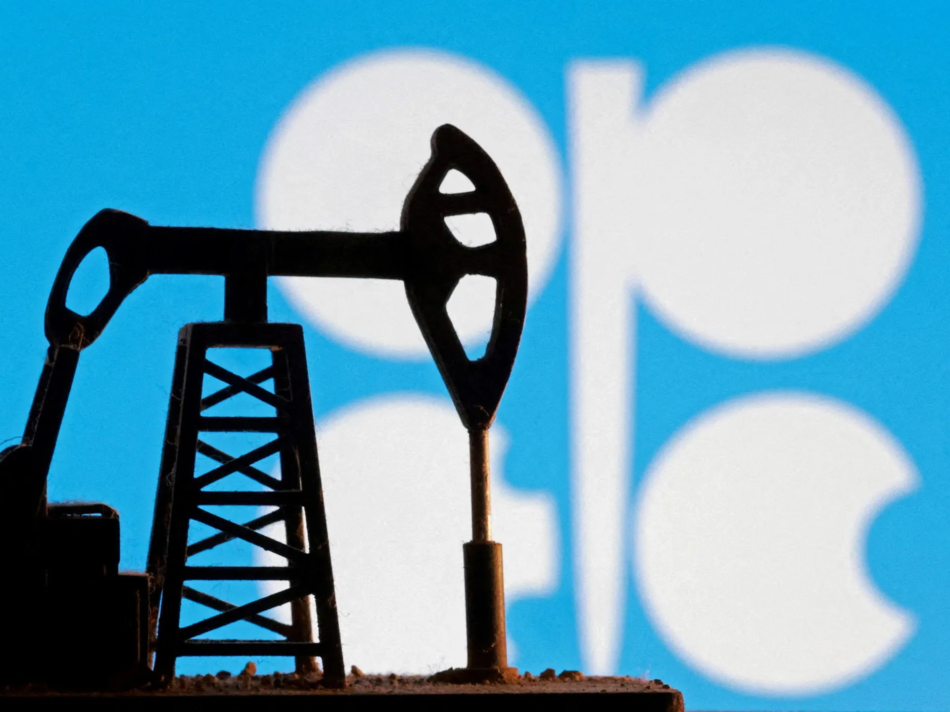 OPEC+ anunță o creștere simbolică a producției de petrol în timpul blocării Strâmtorii Hormuz