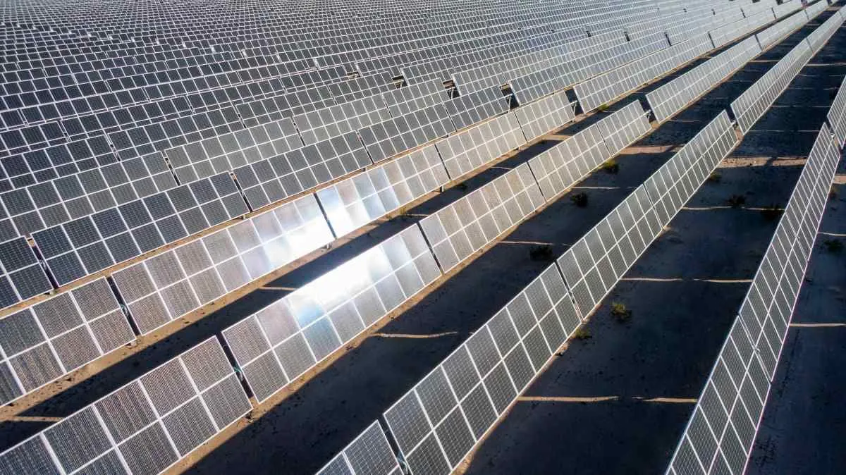 Expansiunea centrelor de date AI ale Microsoft intră în conflict cu obiectivele sale de energie curată