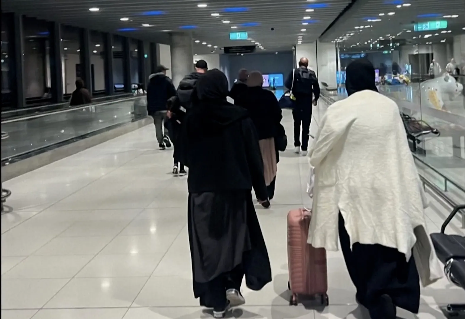 Trei femei australiene legate de ISIL, arestate pe aeroporturile din Melbourne și Sydney
