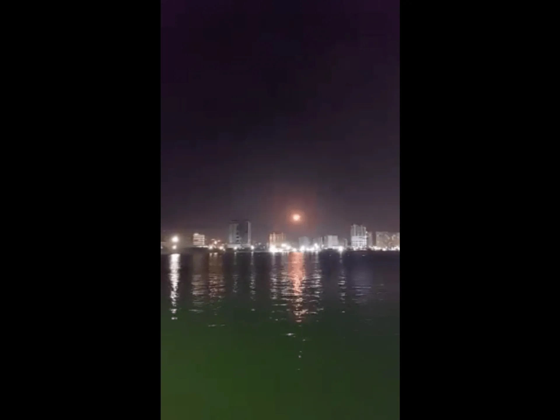 Videoclipuri cu interceptări deasupra cerului Teheranului: Ce se ascunde în spatele exploziilor?