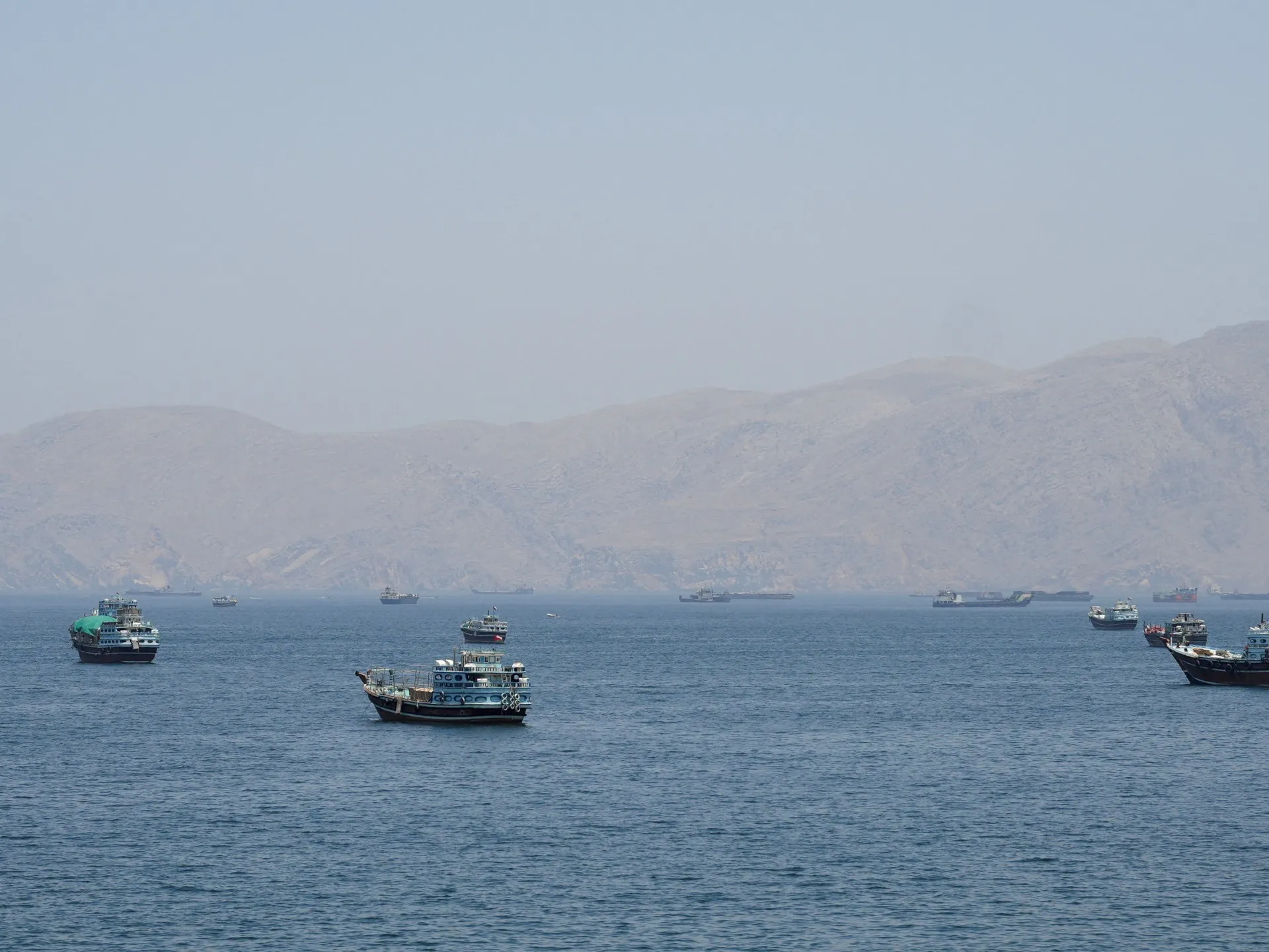 Ziua 70 a războiului din Iran: SUA și Iran fac schimb de focuri în Strâmtoarea Hormuz, pe fondul tensiunilor legate de armistițiu