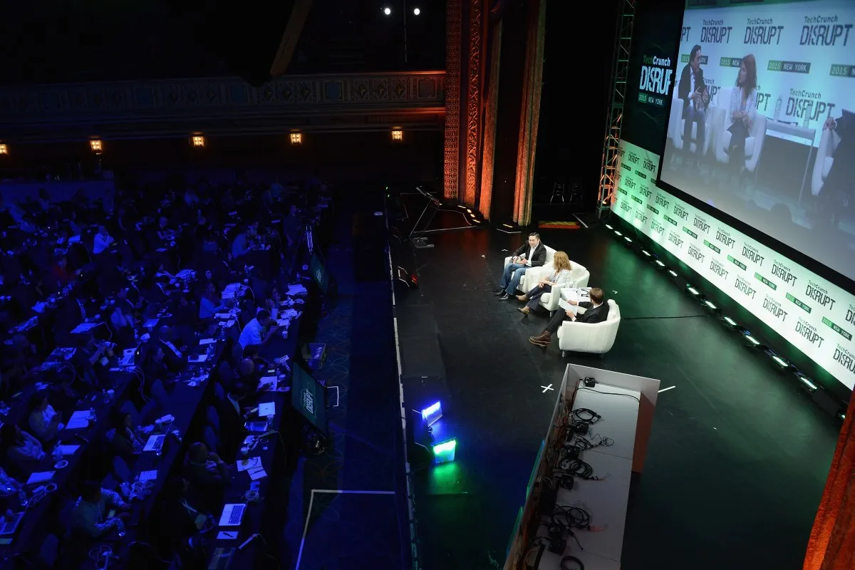 Ultimele 24 de ore pentru a beneficia de 50% reducere la un al doilea bilet pentru TechCrunch Disrupt 2026