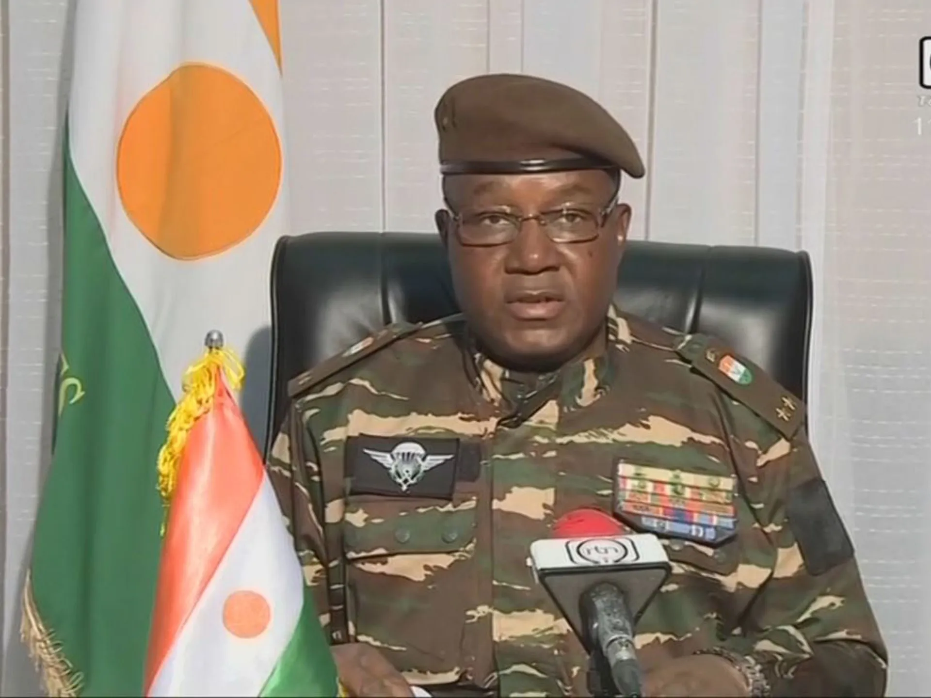 Niger suspendă nouă instituții media franceze: Organizația de supraveghere denunță o decizie „abuzivă”