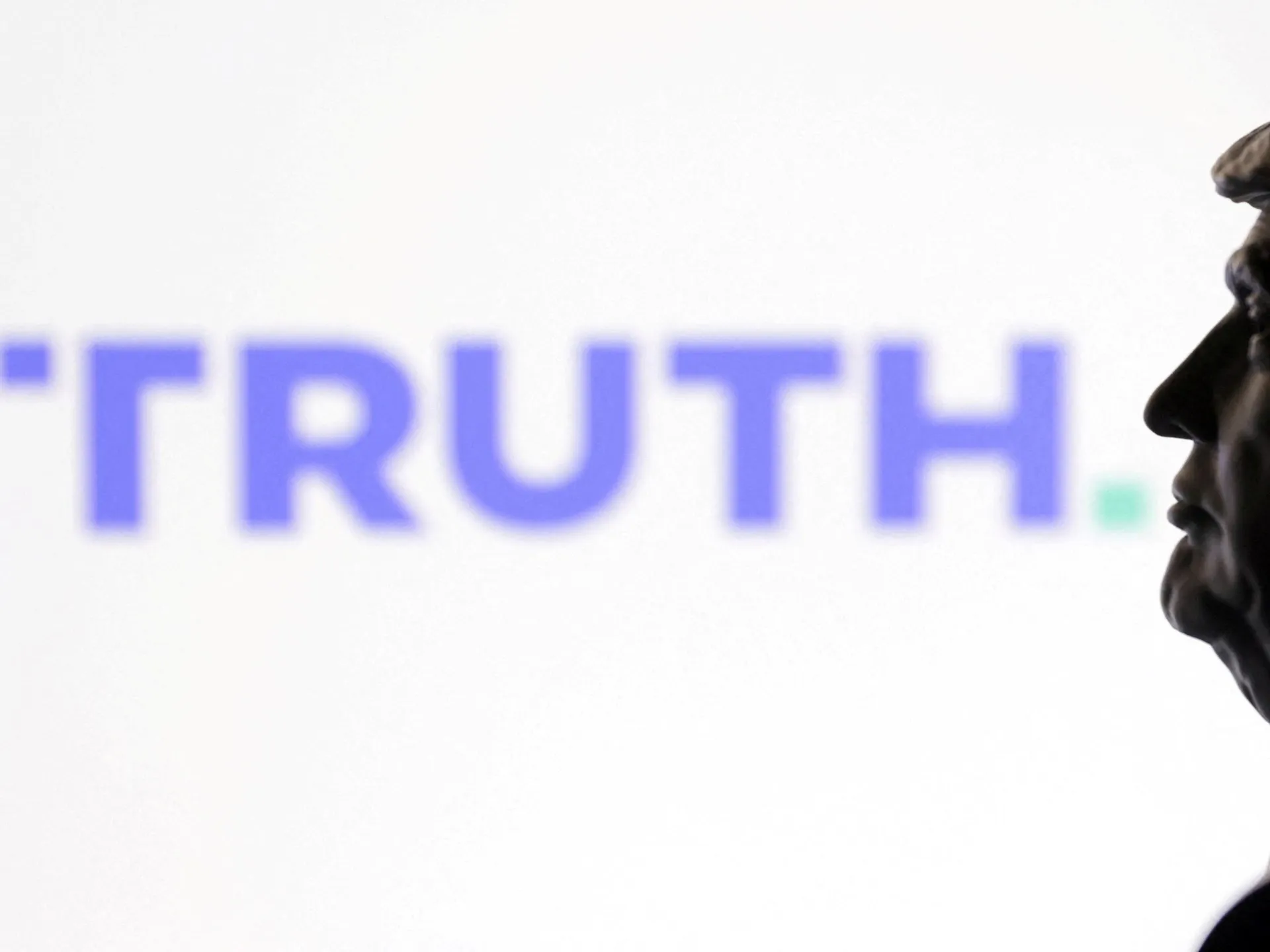 Compania-mamă a platformei Truth Social a lui Trump raportează pierderi de 400 de milioane de dolari în acest an