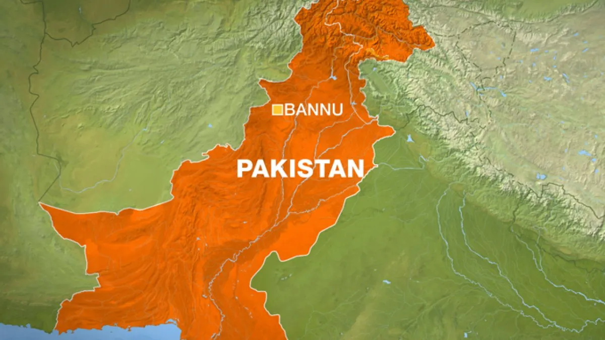 Atac sinucigaș cu mașină-capcană în nord-vestul Pakistanului: trei polițiști uciși într-un asalt sângeros