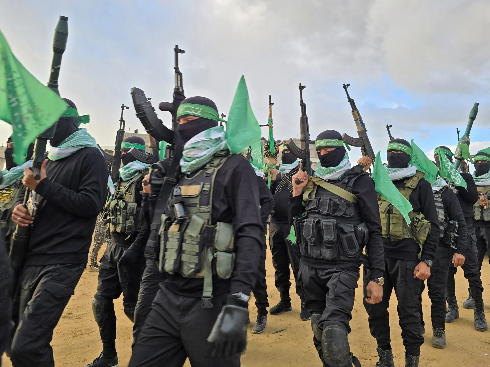 Hamas trebuie să se dezarmeze, nu să „dispară” din Gaza: declarațiile lui Mladenov de la Board of Peace