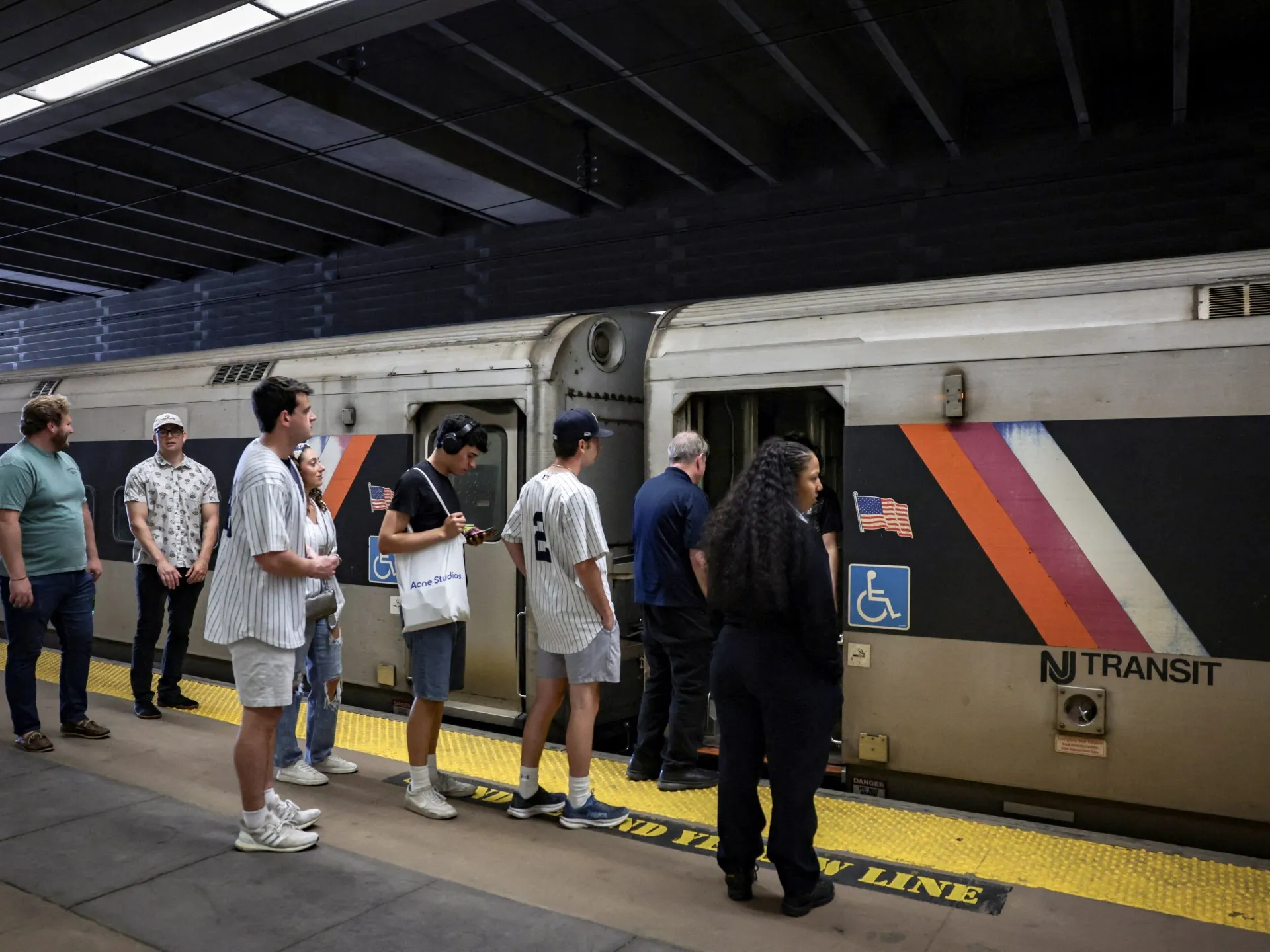 Prețuri reduse la biletele de tren și autobuz pentru Cupa Mondială în New York și New Jersey
