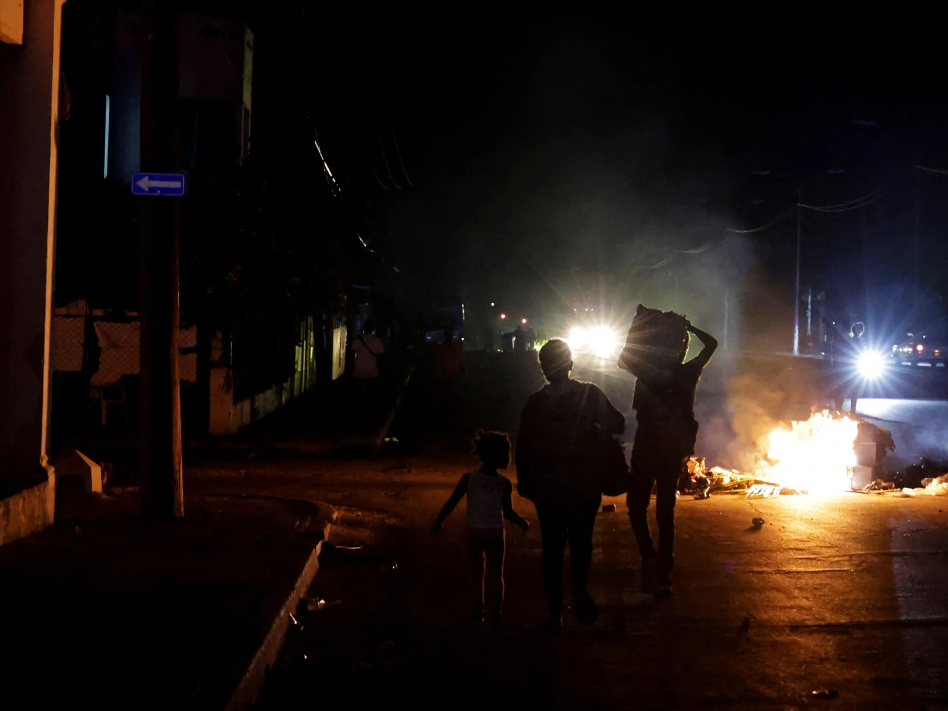 Cuba, în întuneric: lipsa totală de combustibil provoacă proteste și pene de curent masive