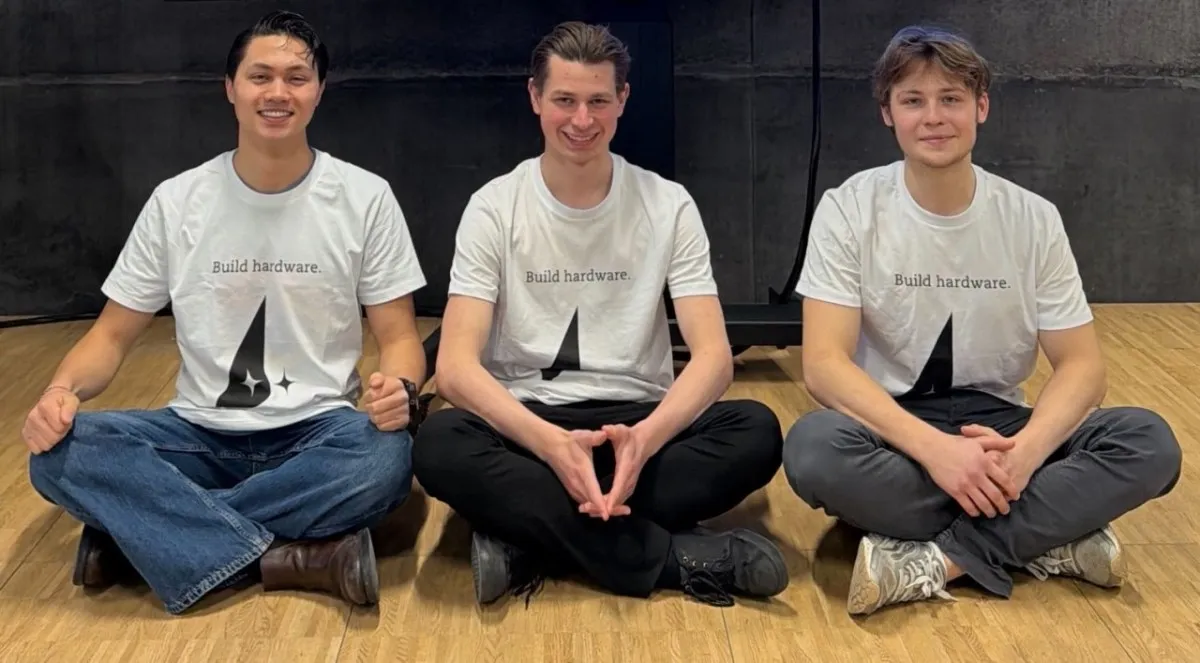 Lovable investește într-o companie care aduce „vibe coding” în lumea hardware-ului
