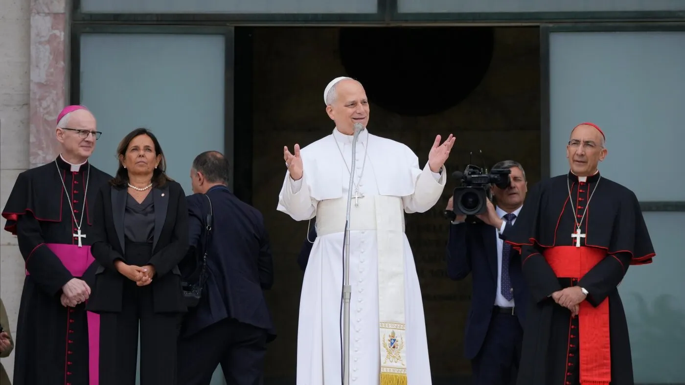 Papa Leon al XIV-lea condamnă ascensiunea războiului dirijat de inteligența artificială: „Ne duce într-o spirală a anihilării”