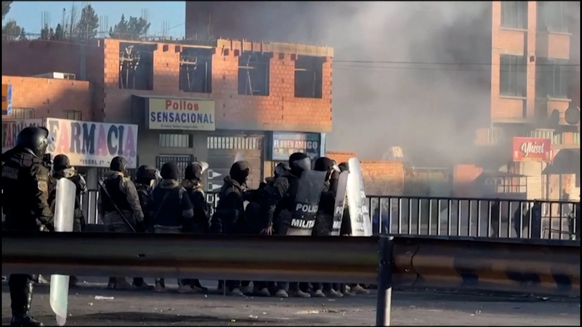 Armata boliviană încearcă să deblocheze drumurile după 11 zile de proteste violente