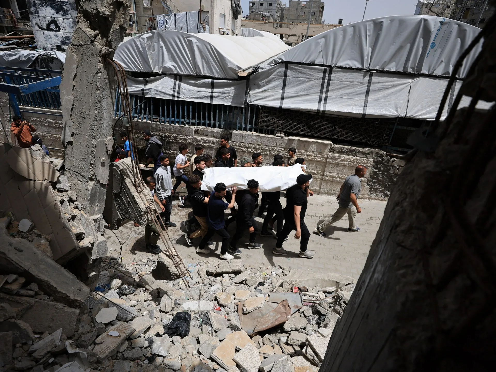 Cinci palestinieni uciși în atacuri israeliene, printre care trei lucrători ai unei bucătării comunitare din Gaza