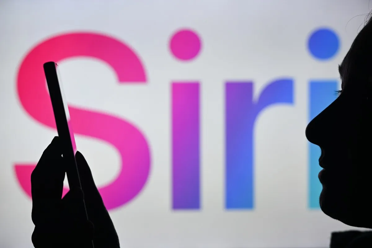 Revoluția Siri: Apple pregătește o versiune care șterge automat conversațiile