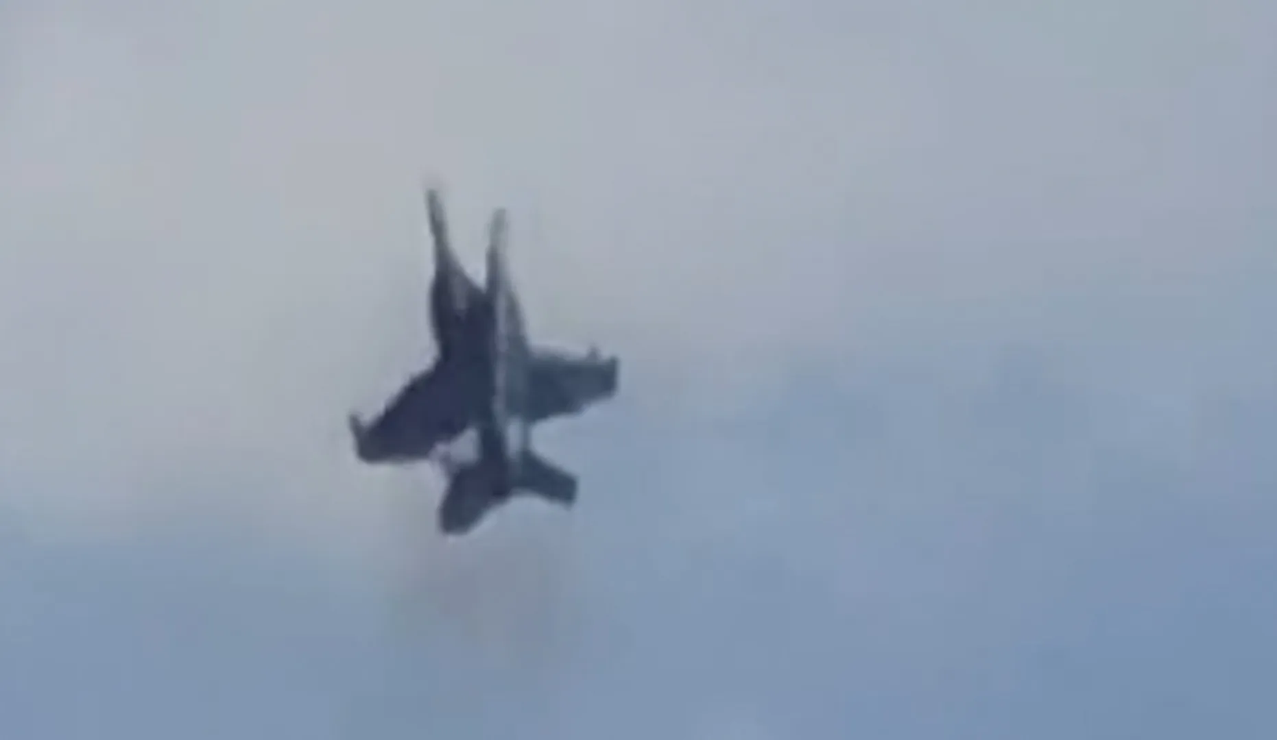 Momentul coliziunii dintre două avioane de vânătoare ale Marinei SUA la un show aerian în Idaho