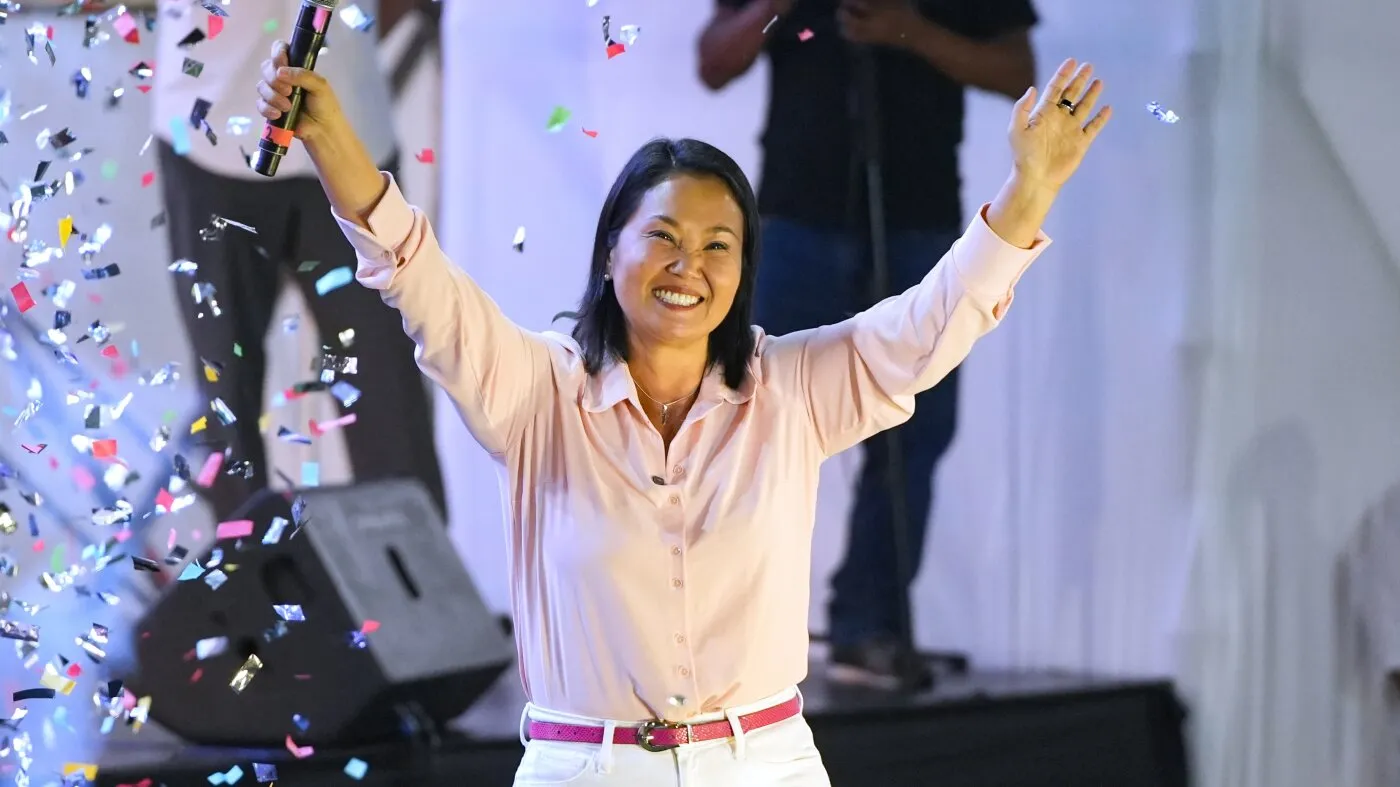 Alegerile din Peru: Fujimori și Sánchez se duelează pentru președinție pe fondul haosului politic și al crimei