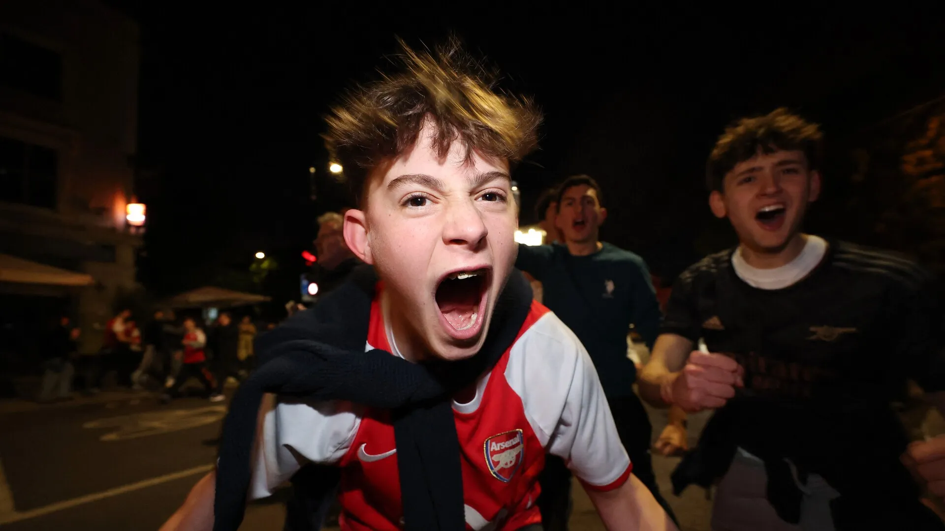 Fanii lui Arsenal au erupt după ce echipa a câștigat titlul în Premier League