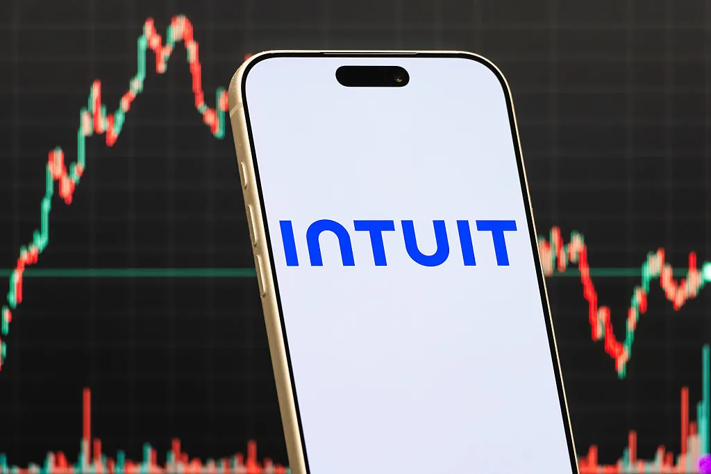 Intuit concediază peste 3.000 de angajați pentru a se concentra pe inteligența artificială