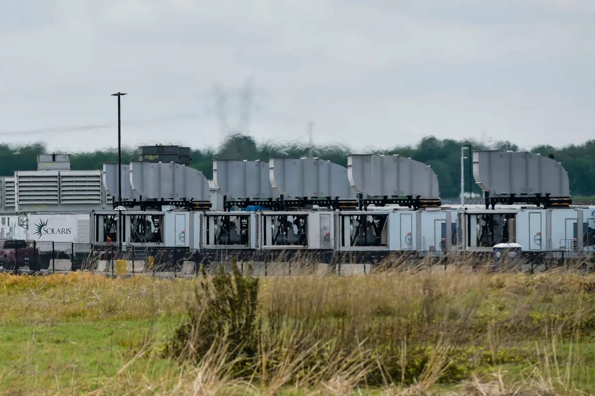 xAI lui Musk, dată în judecată pentru generatoare poluante, cumpără acum încă 2,8 miliarde de dolari