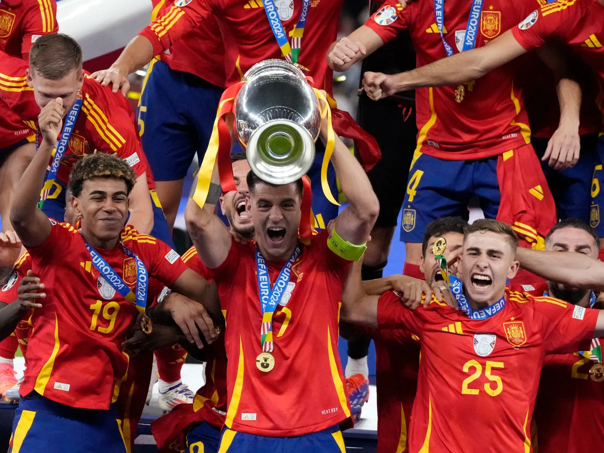Cupa Mondială 2026: Fostele glorii ale Spaniei și fanii acceptă cu prudență statutul de favoriți