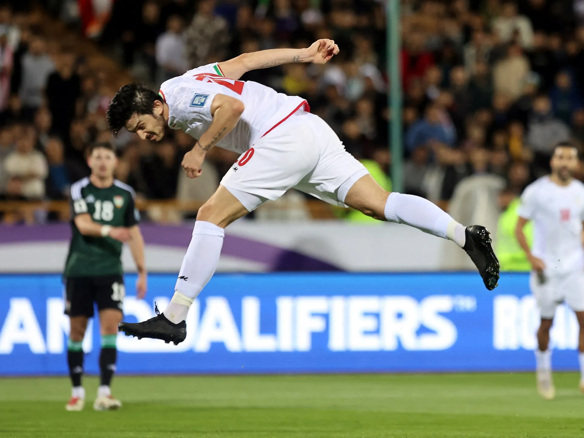 Sardar Azmoun, exclus din lotul pentru Cupa Mondială, își declară dragostea pentru Iran și își încurajează colegii