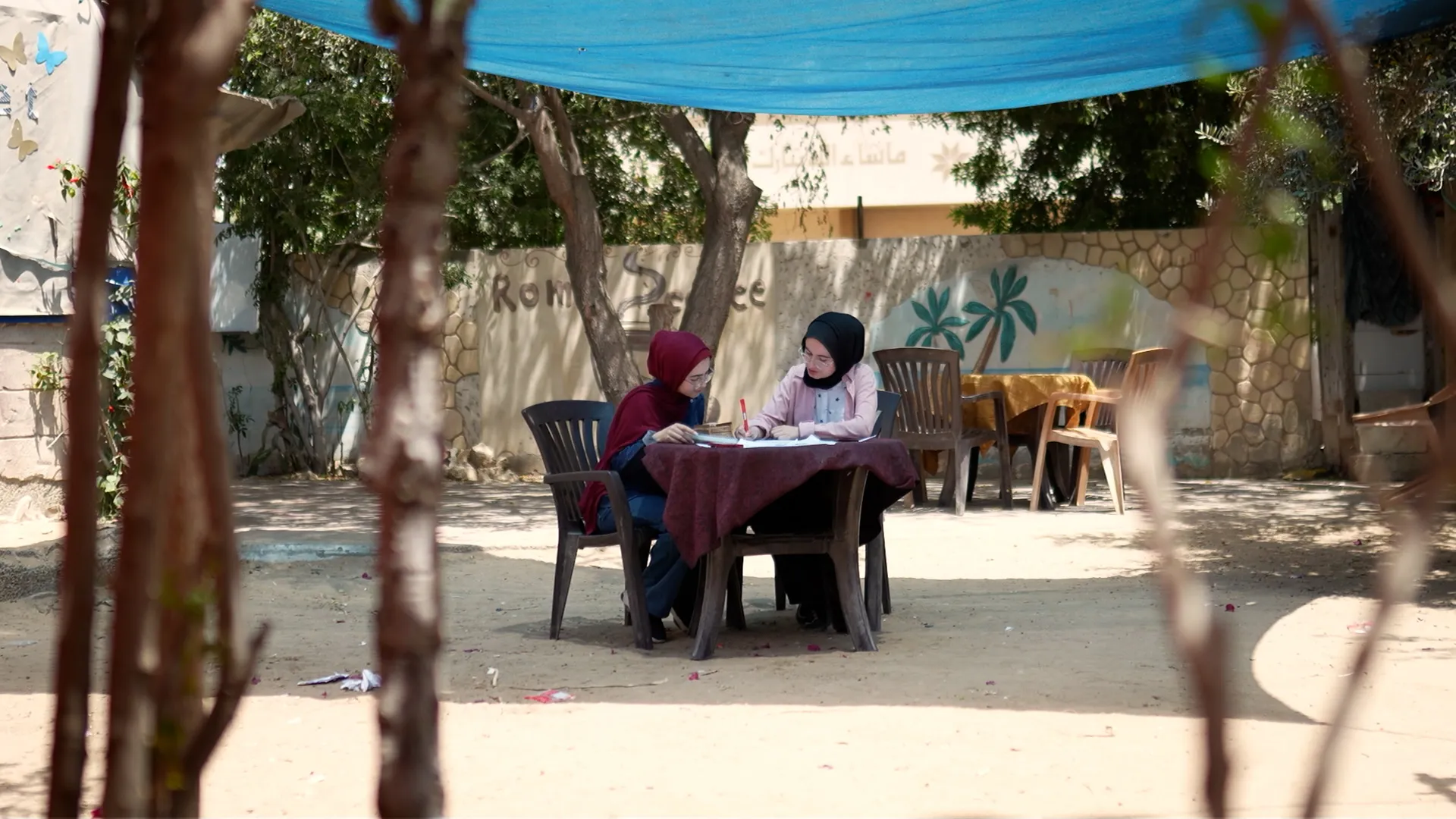 Surorile din Gaza care transformă molozul războiului în cărămizi au câștigat Premiul Pământului