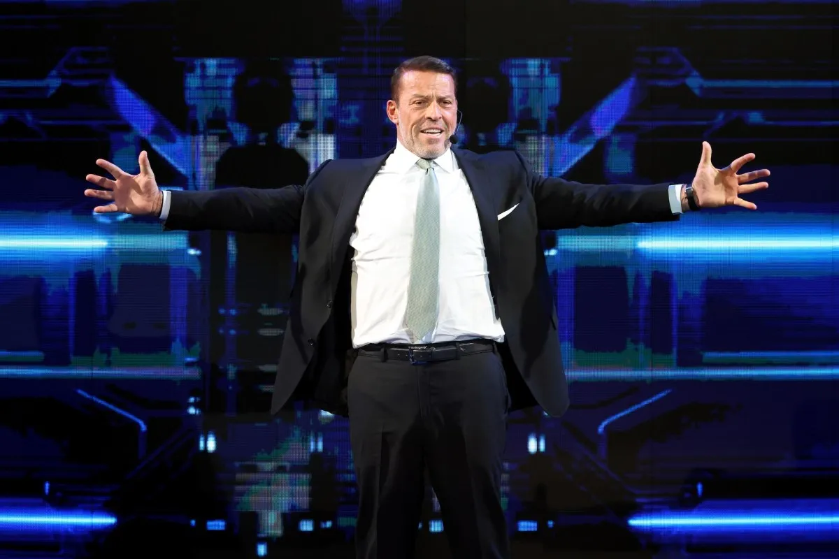 The Path: aplicația de terapie AI fondată de Tony Robbins și foști angajați Calm promite o abordare mai sigură