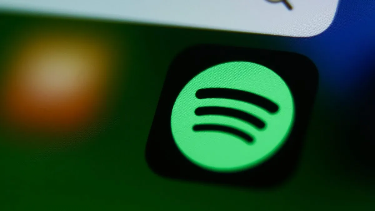 Spotify și Universal Music Group fac un acord pentru cover-uri și remixuri create cu AI de către fani