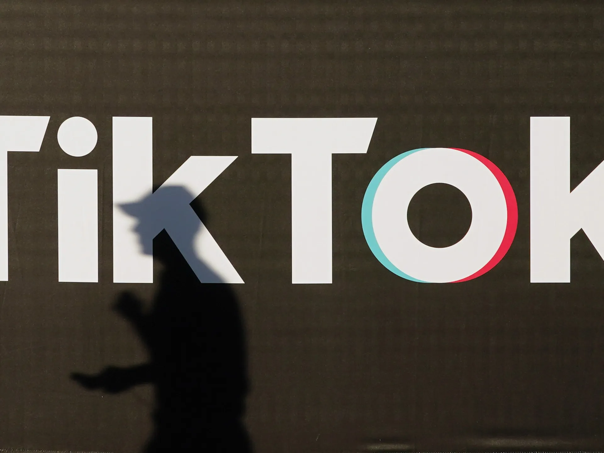 Malaysia ordonă TikTok să elimine conținutul „defăimător” despre rege