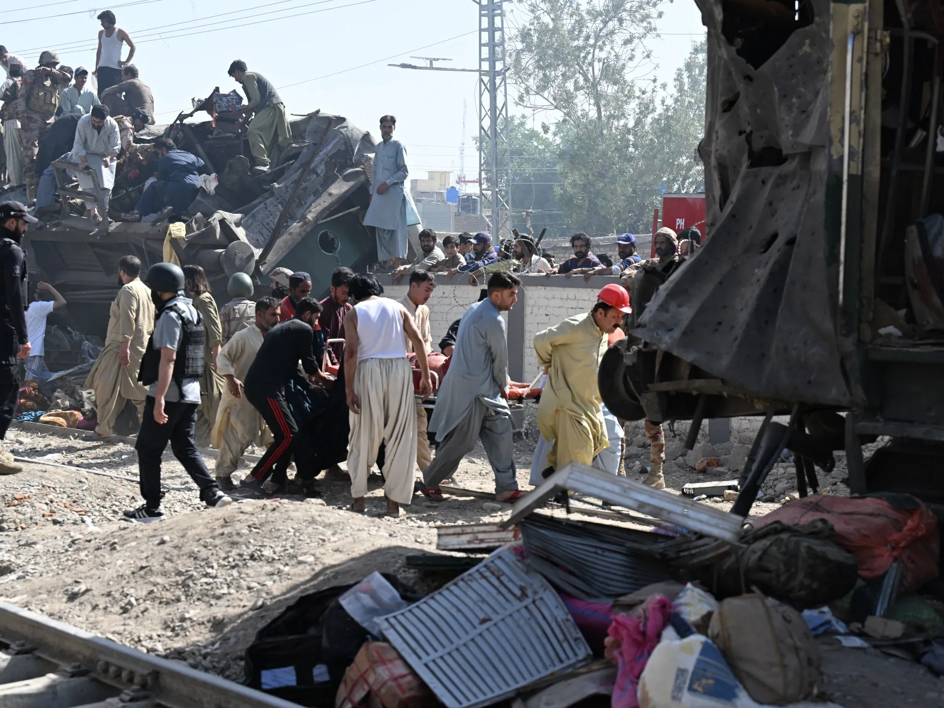 Atac cu bombă în provincia pakistaneză Balochistan: peste 20 de morți și zeci de răniți