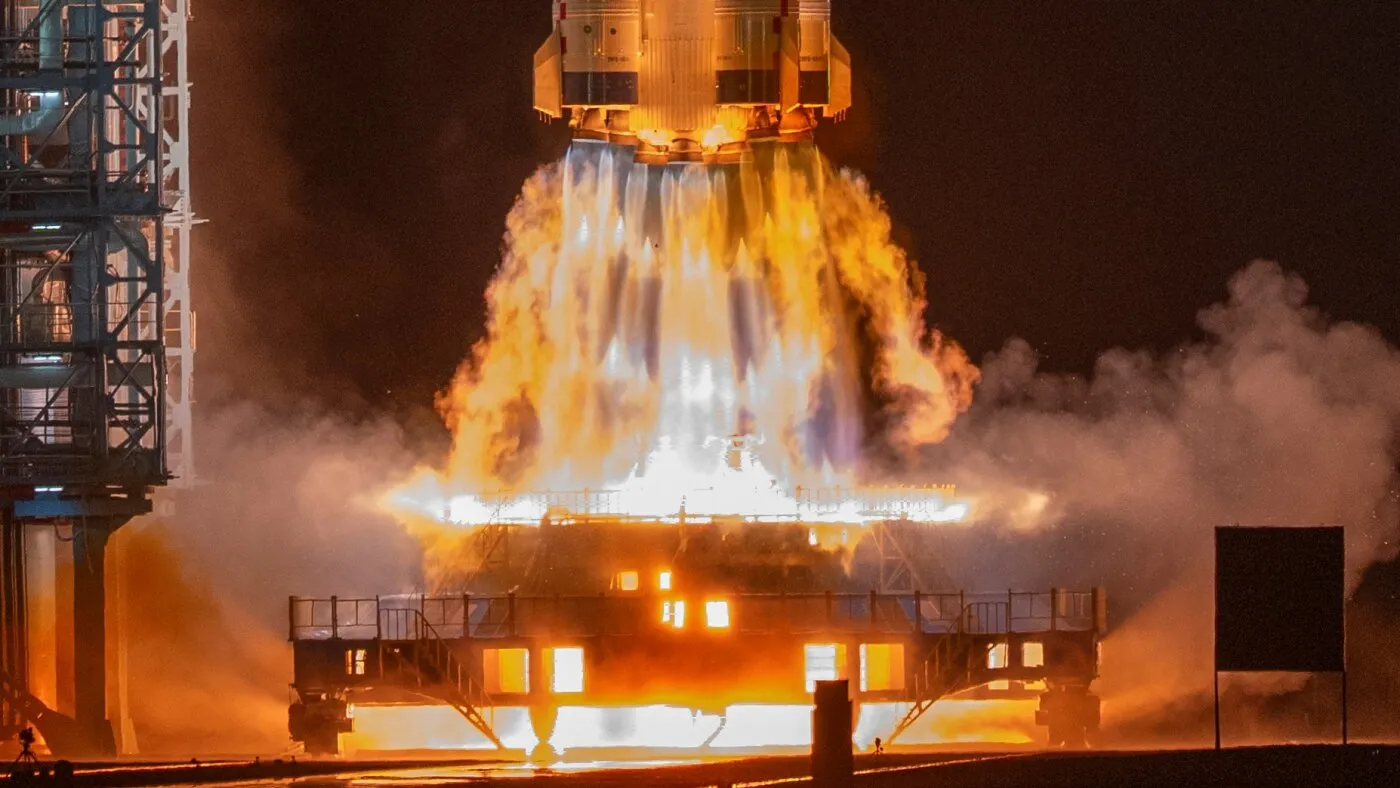 China lansează nava Shenzhou 23 cu trei astronauți, unul dintre ei urmând să petreacă un an în spațiu