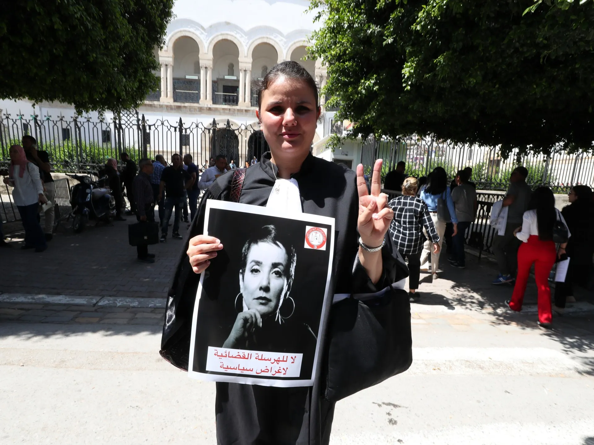 Curtea din Tunisia condamnă din nou o critică a președintelui Saied: Sonia Dahmani, pedeapsă cu închisoarea pentru critici la adresa condițiilor din penitenciare
