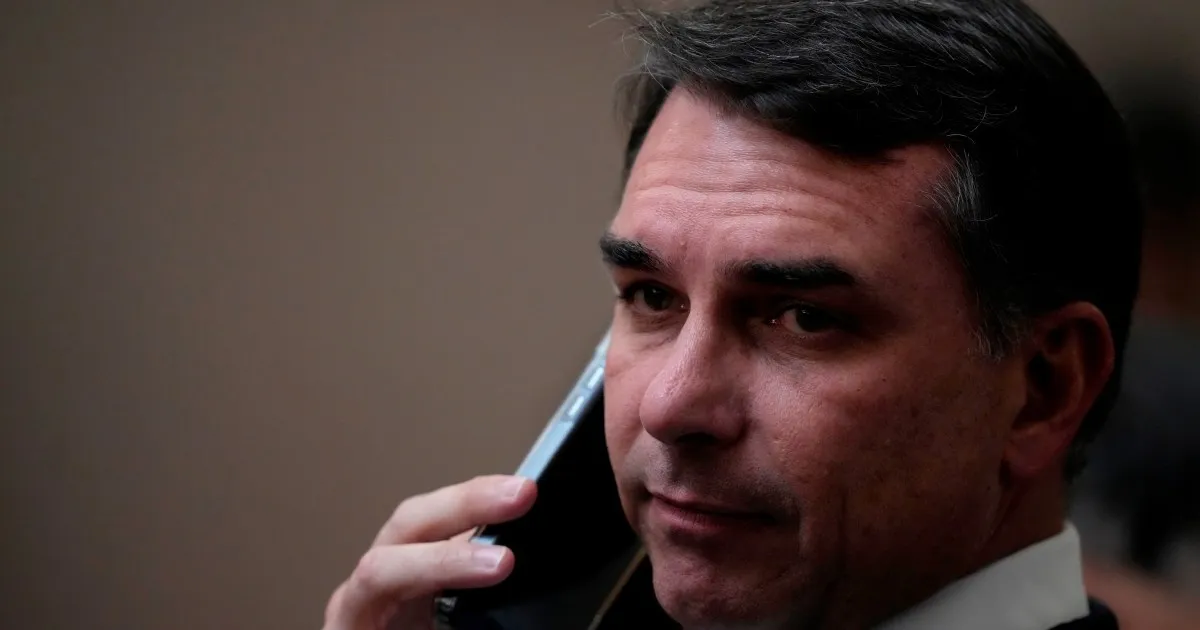 Flávio Bolsonaro se întâlnește cu Trump în încercarea de a-și salva candidatura la președinția Braziliei
