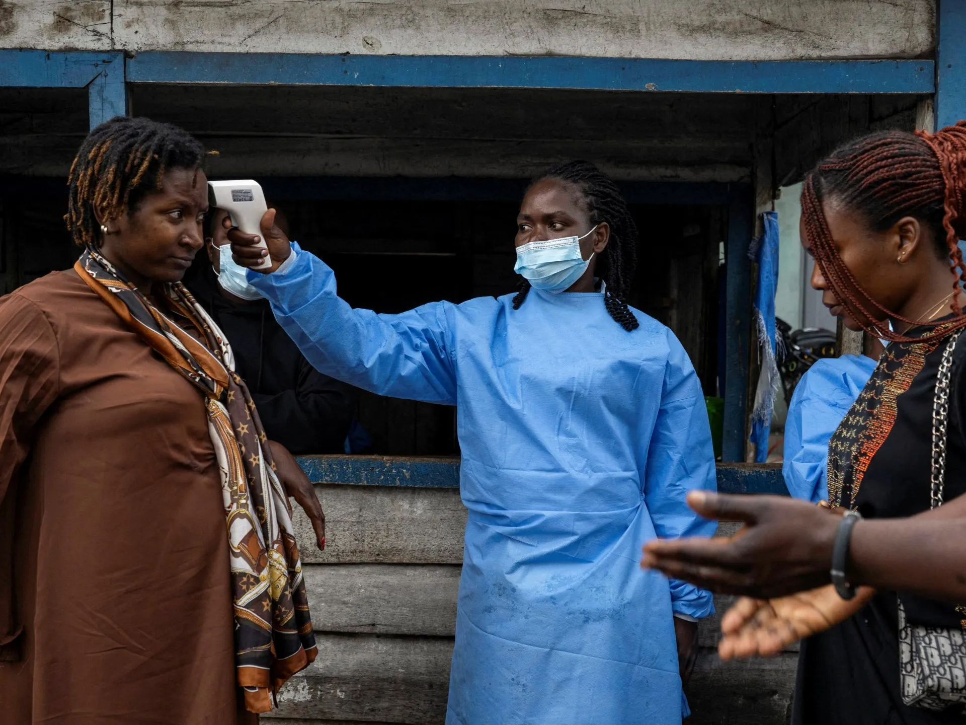 Avertismentul șefului OMS: Ebola și războiul creează o „coliziune catastrofală” în Republica Democrată Congo