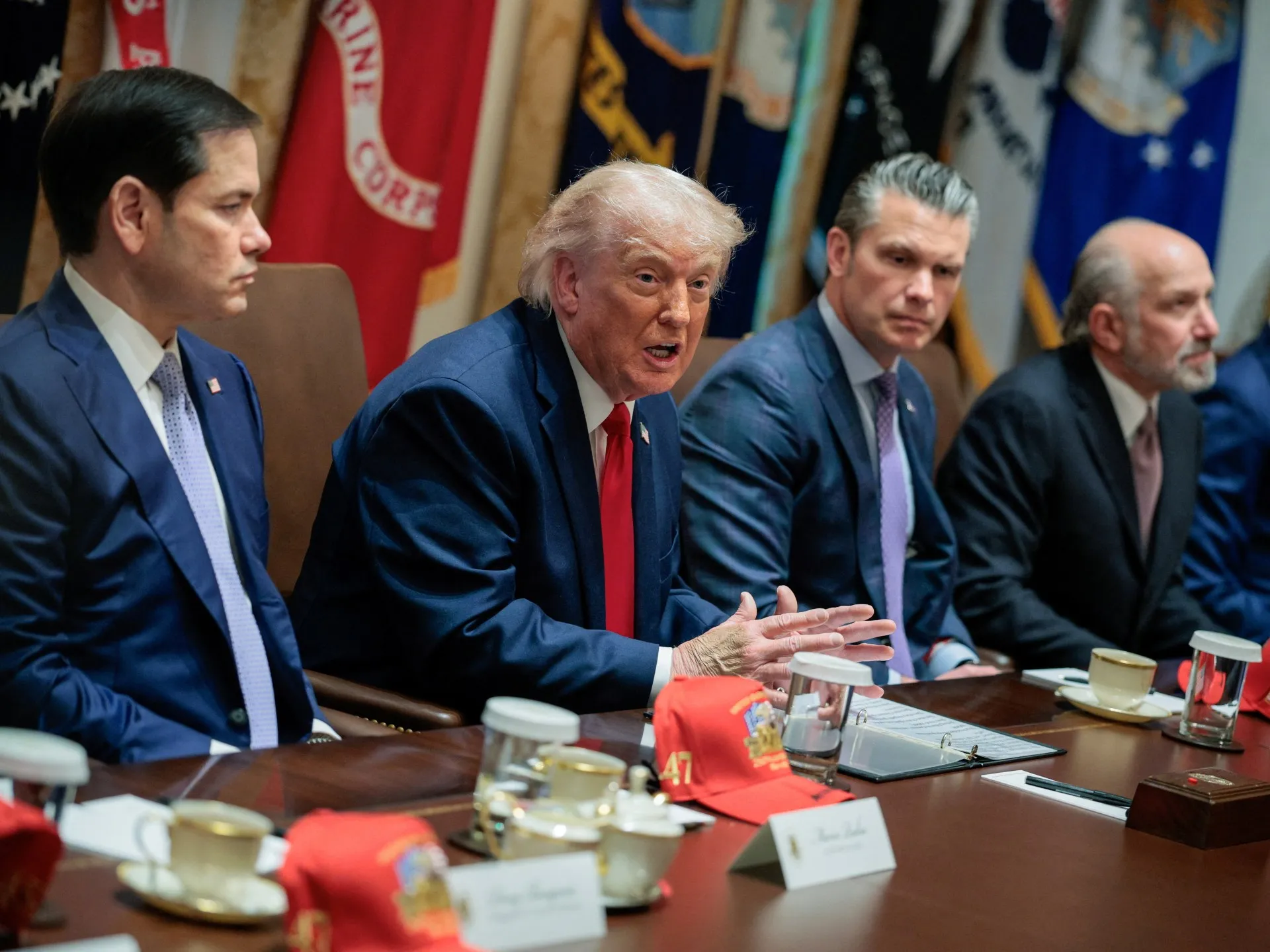 Trump amenință: „Nimeni nu va controla Strâmtoarea Hormuz”