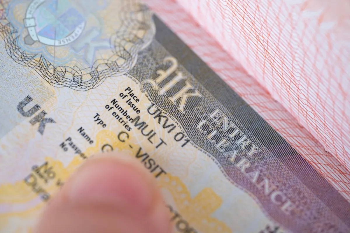 Portalul UK Visa a expus mii de pașapoarte și selfie-uri ale solicitanților – apoi a chemat avocații pe noi