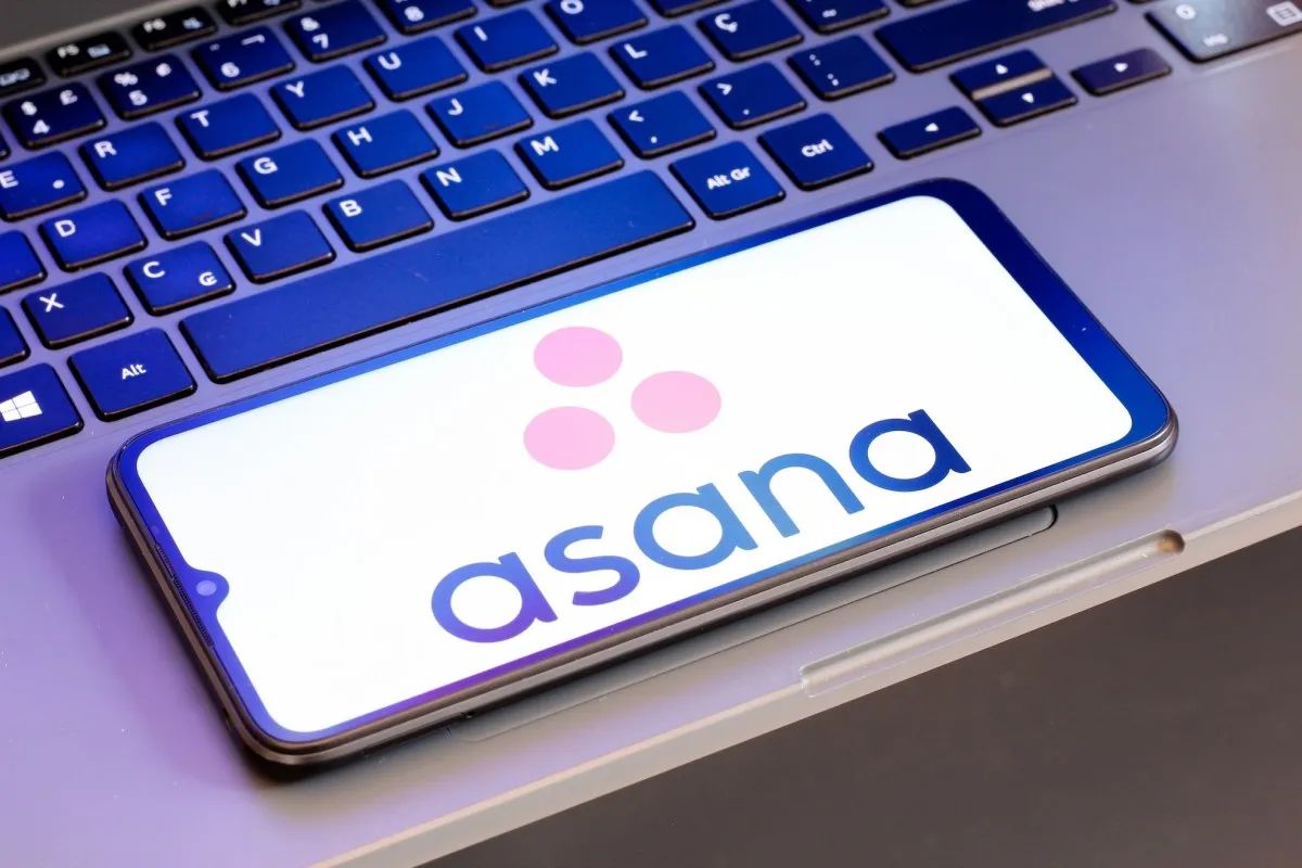 Asana cumpără StackAI pentru 75 de milioane de dolari: un pas decisiv către era echipelor om-agent