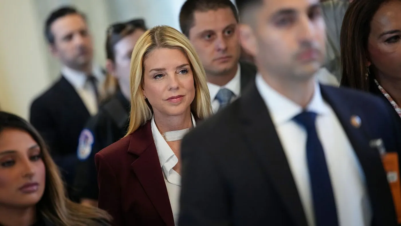 Pam Bondi își dublează apărarea în fața Congresului privind dosarele Epstein